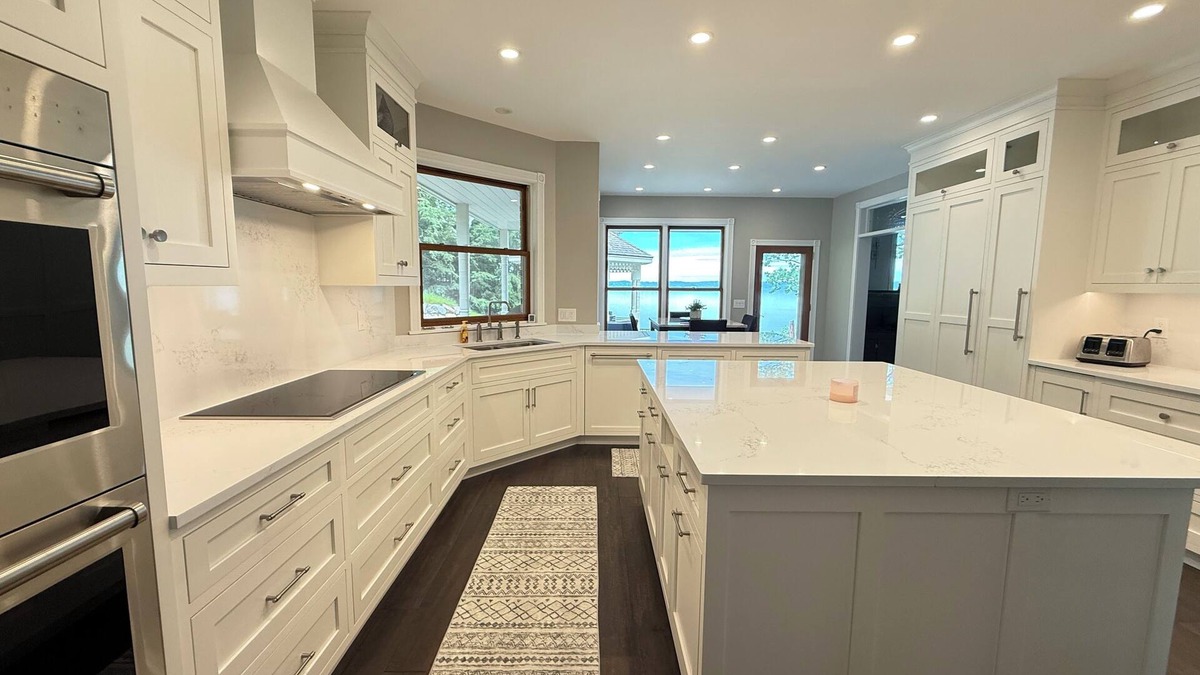 Williamsburg House | East Bay, Lake Michigan Home (30 day minimum)