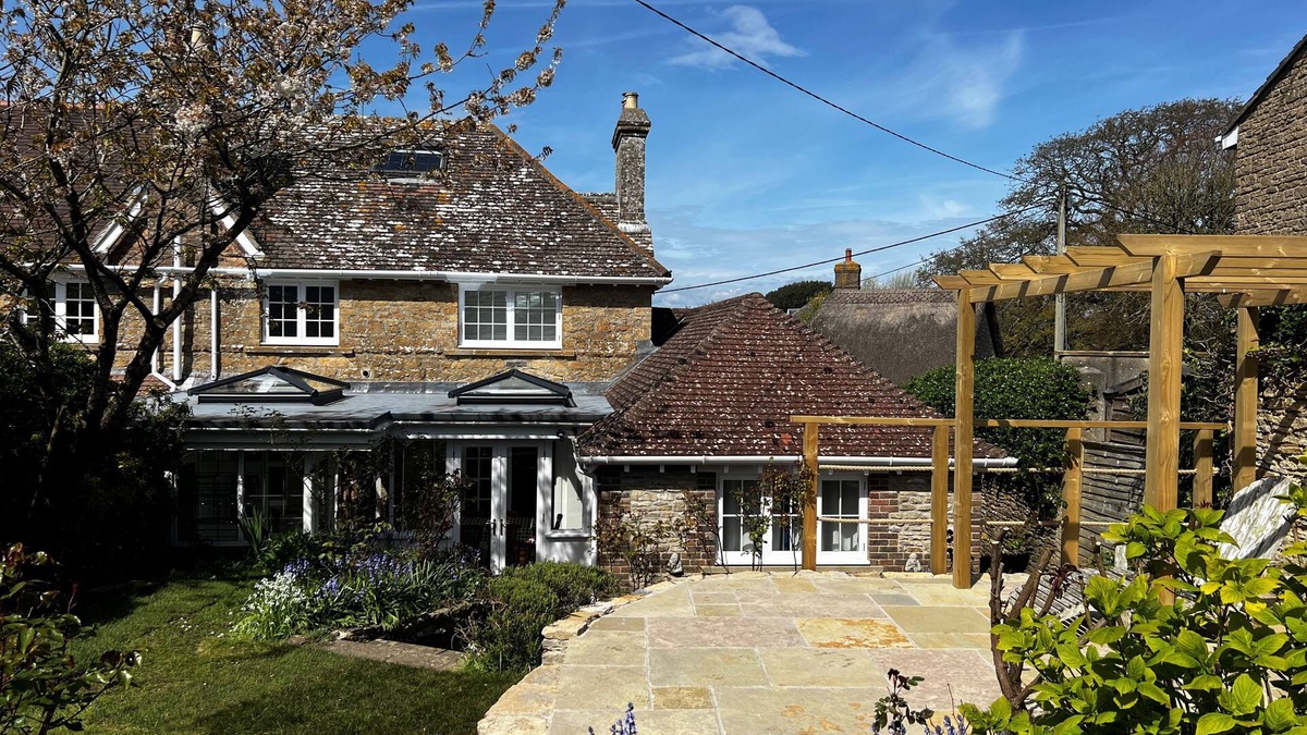 Littlebredy Cottage | East Cottage sleeps 8 guests in 4 bedrooms