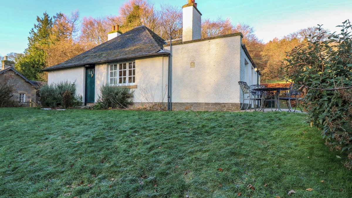 Cupar Cottage | EAST COTTAGE - TARVIT, pet friendly, with open fire in Cupar, Fife