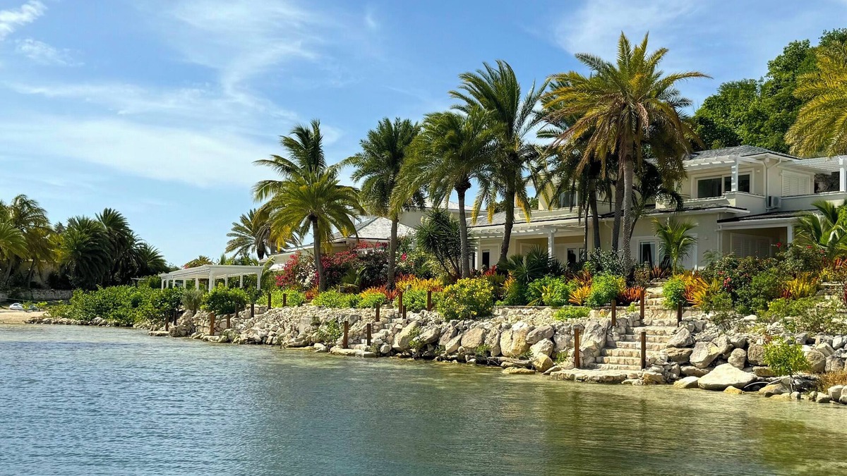 Willikies Villa | East End Antigua Boutique Beachfront Escape