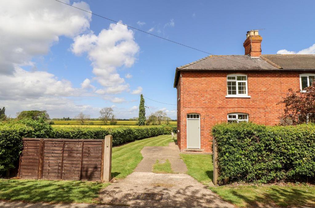 Holton Le Clay House | East Farm Cottage