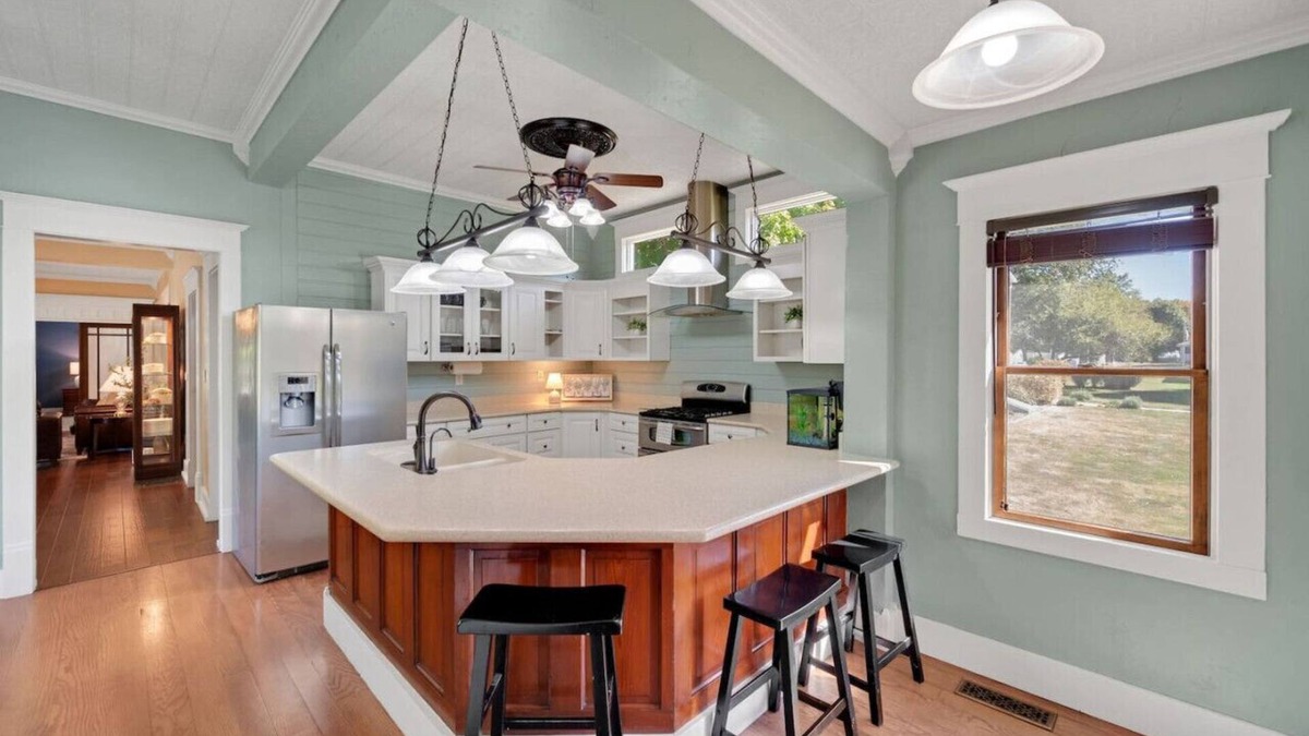 Sheffield House | East Farnham Listing