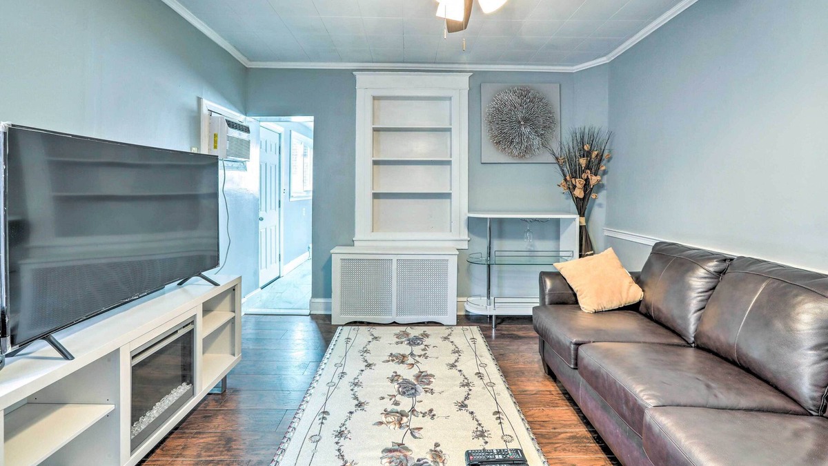 East Lansdowne Apartment | East Lansdowne Escape - Near Philadelphia Zoo