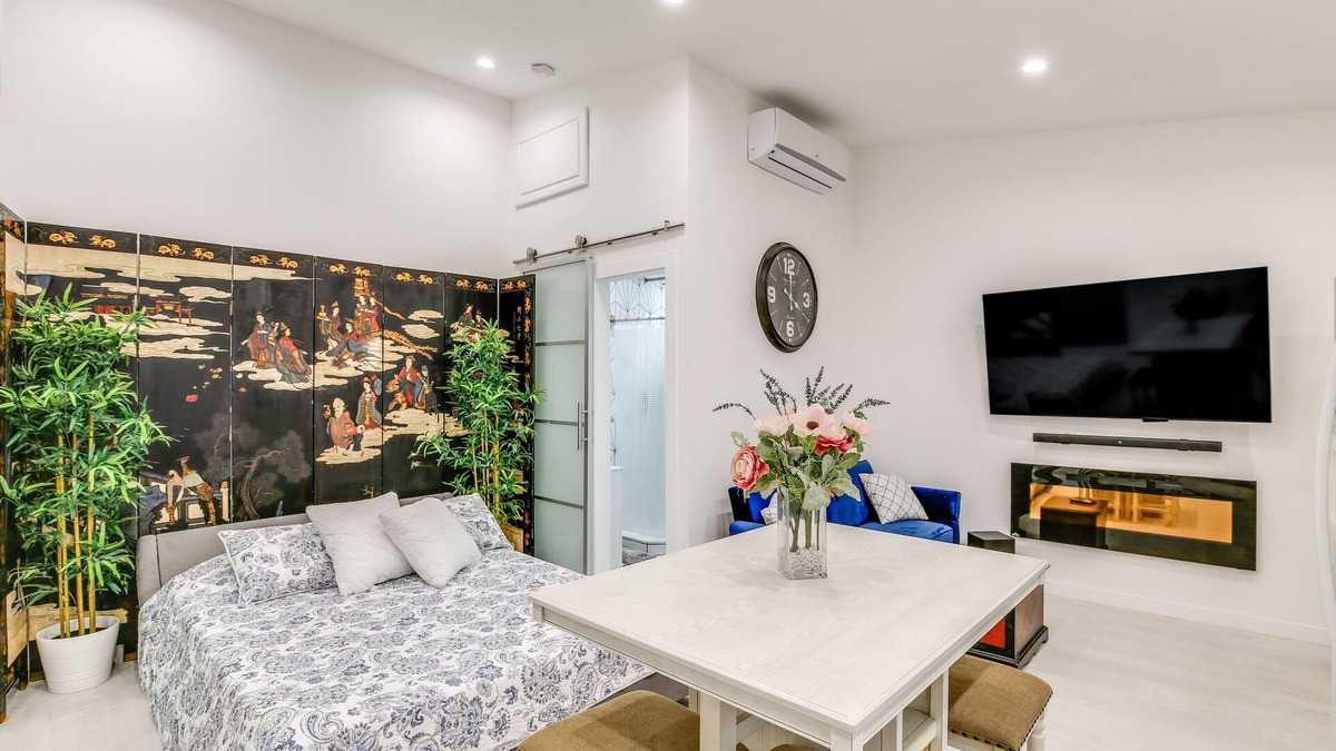 East Los Angeles Apartment | East Los Angeles Studio - Near Dodger Stadium!