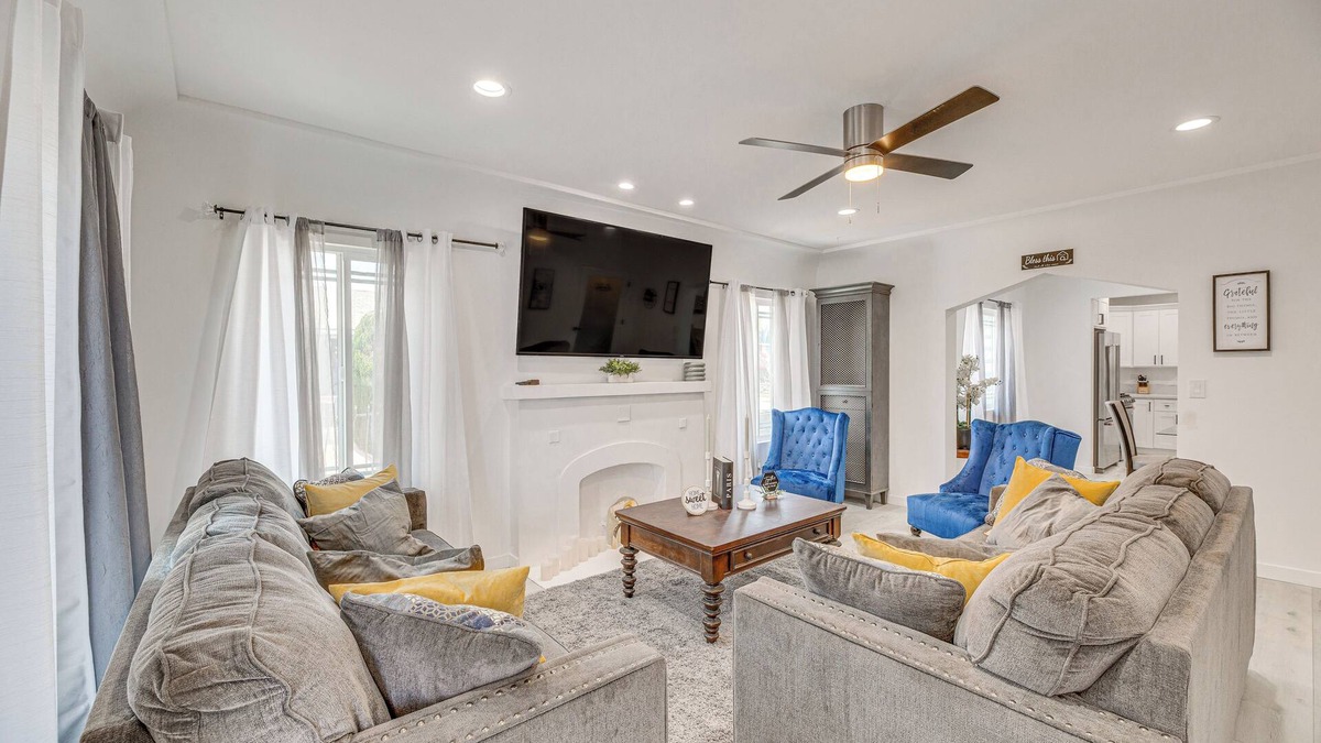 East Los Angeles Apartment | East Los Angeles Retreat ~ 2 Mi to Citadel Outlets