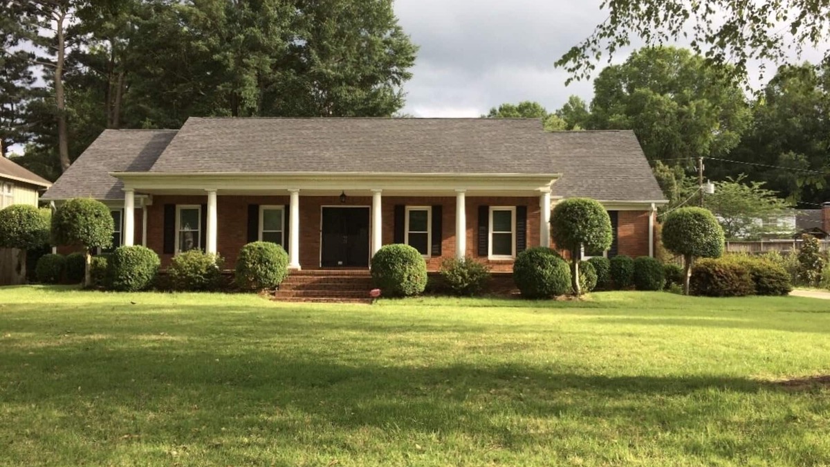 Ellendale House | East Memphis Very Quiet Large 5 BR,3 Bath,10 beds with King sleeps 14