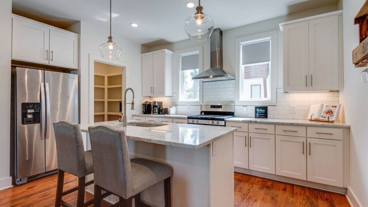Katie Hill Neighborhood House | East Nash 8 min to DT! Sleeps 8