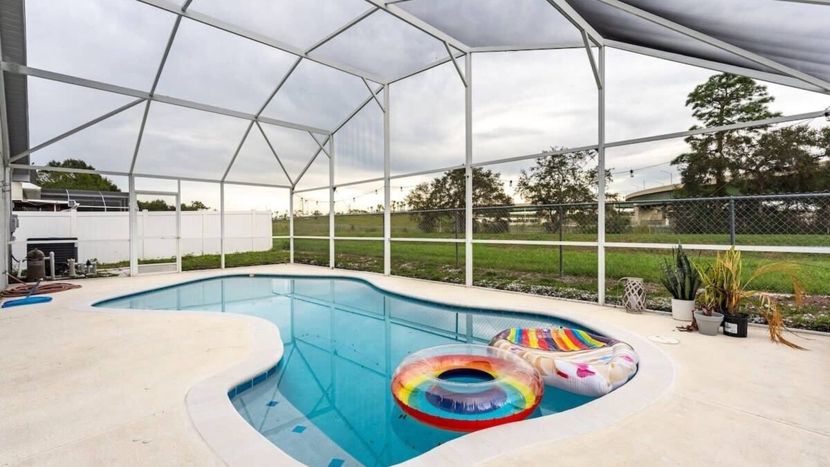 Orlando House | East Orlando Getaway - 3BR/2BTH * Private Pool