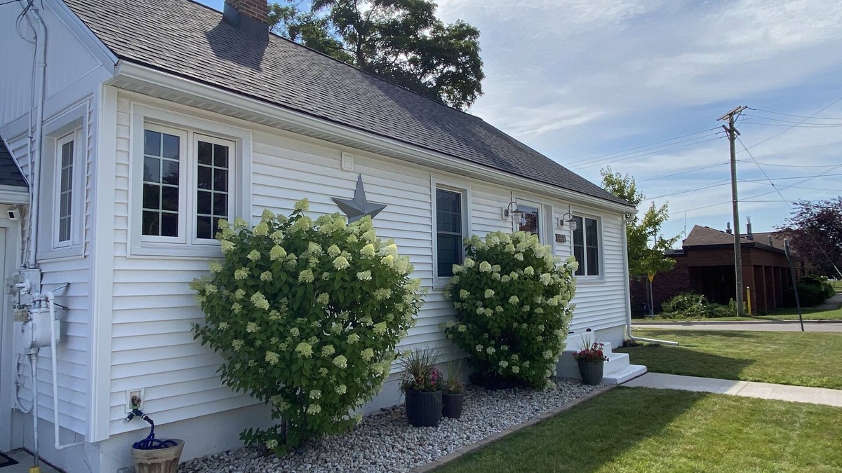 Marquette House | East side and beach side, enjoy comfort and location with the Urban Beachcomber!