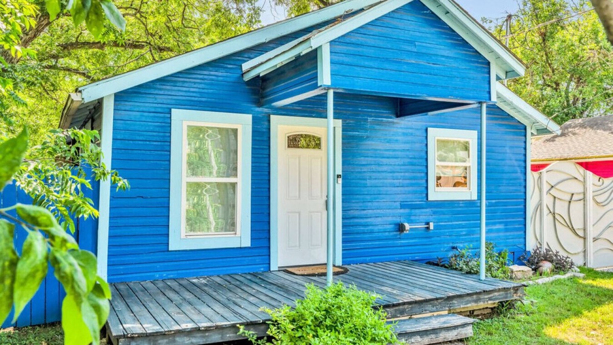 Chestnut House | East Side Blue Bonnet Cottage