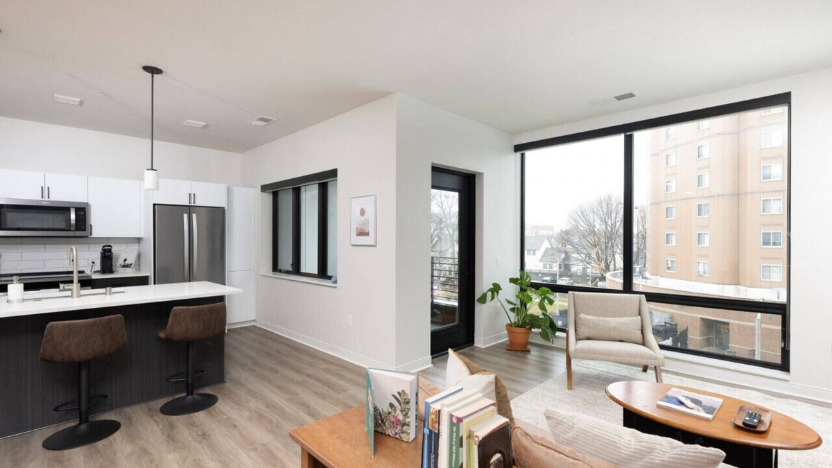 Lower East Side Apartment | East Side Luxury 1BR Apt - Near Brady St with Balcony and Lounge