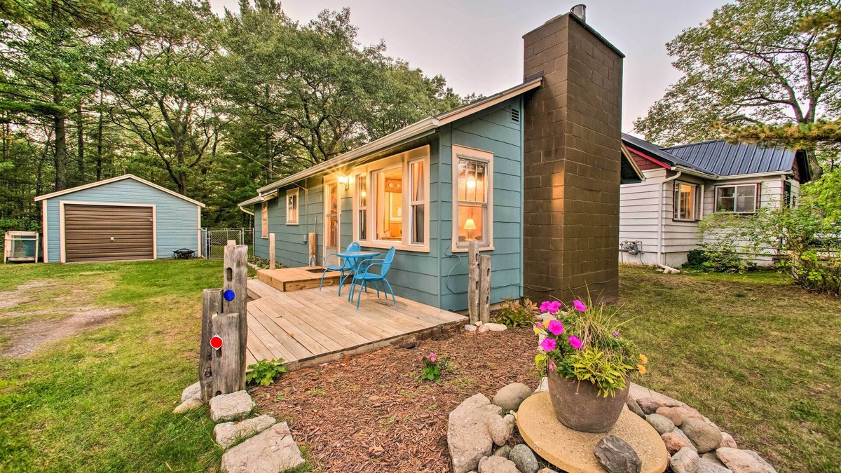 East Tawas Cabin | East Tawas Cabin w/Deck, Backyard & Fire Pit!