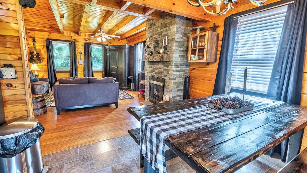Mooresburg Cabin | East Tennessee Woodsy Cabin Near Cherokee Lake