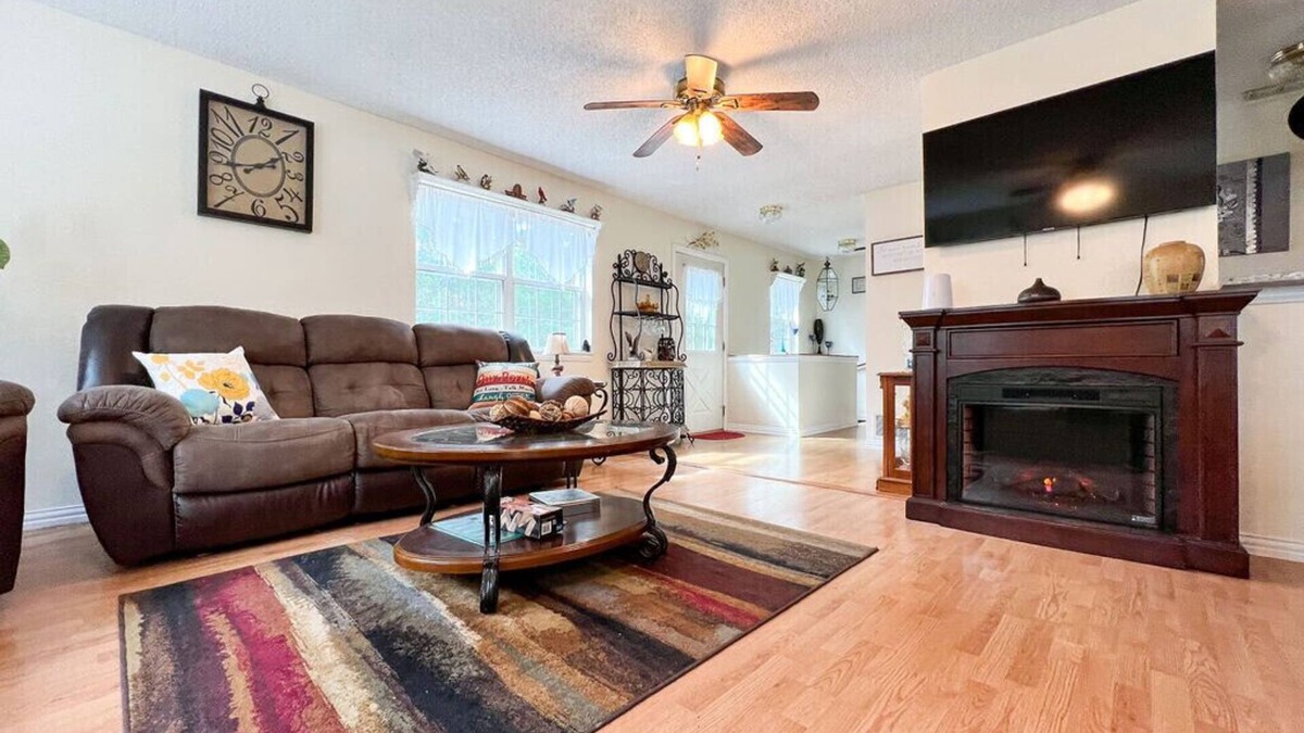 Murchison House | East Texas 2-Story House, only 17 miles to Canton, TX, 24 miles to Tyler, TX