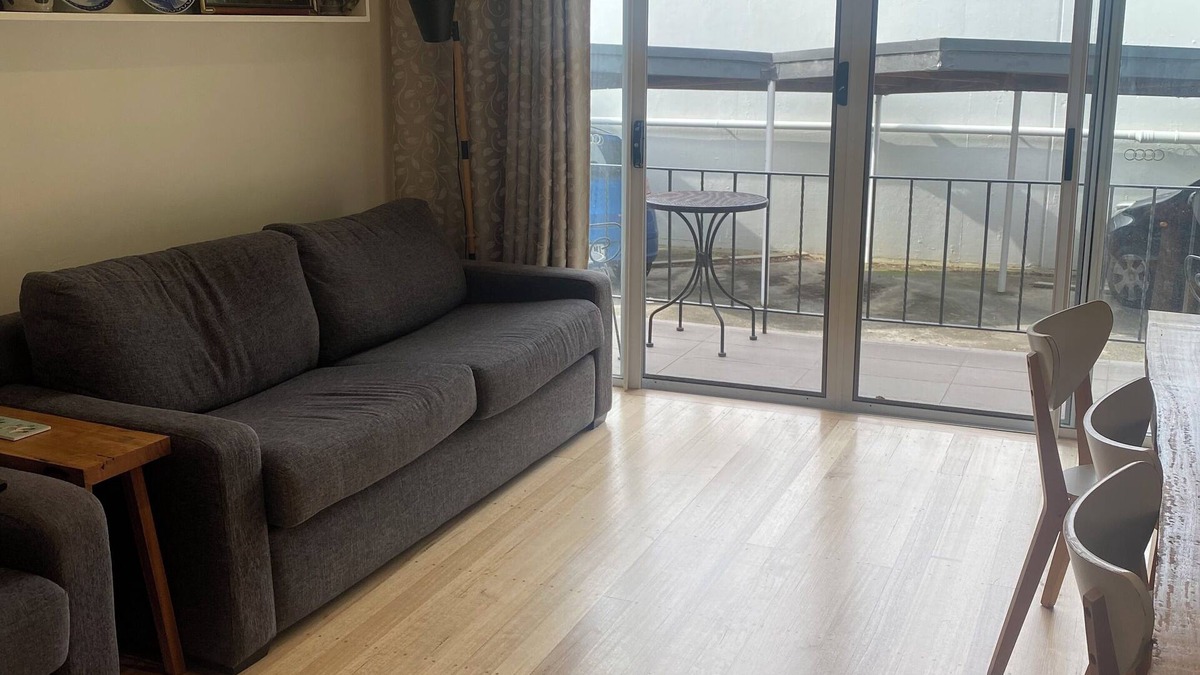Geelong Apartment | Eastern Beach Studio Apartment - 1 min walk to Geelong Waterfront