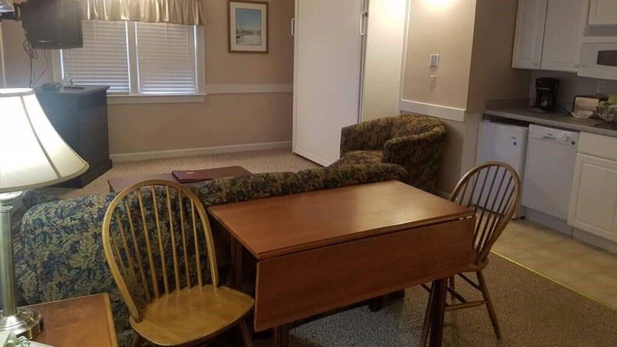 North Conway Resort | Eastern Slope Inn Resort Timeshare Rental July 9th to 16th only. Price reduced!