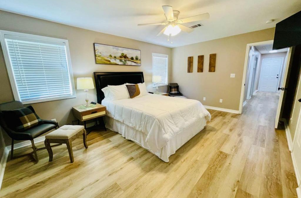 Hammond Apartment | Eastgate 16B spacious comfortable