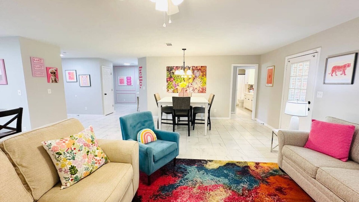Hammond Apartment | Eastgate 3A Pretty in Pink