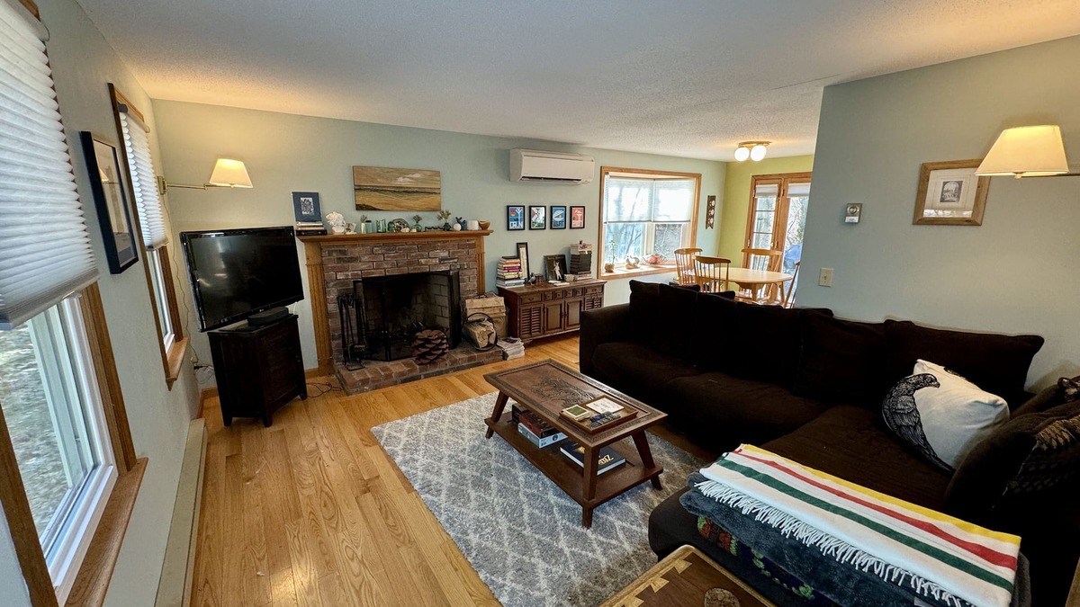 North Eastham House | Eastham Classic Cape Cod style residence, beds made, pets by interview!