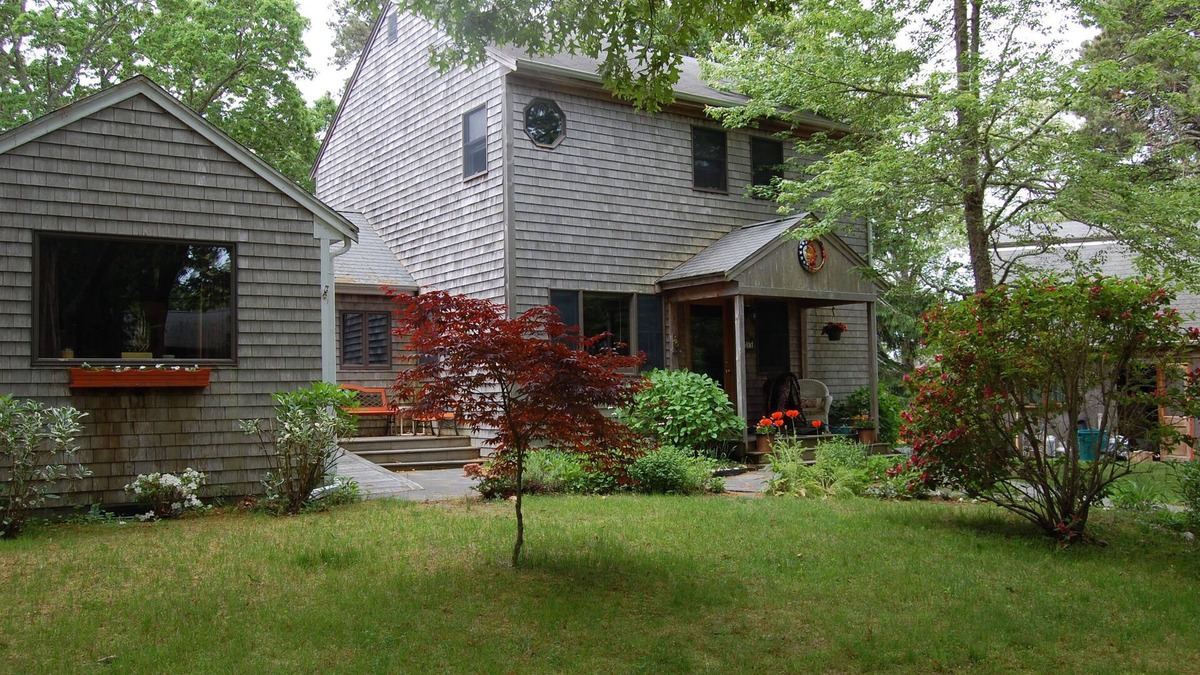 Eastham House | Eastham, Minister Pond Waterfront! Still available week of August 23
