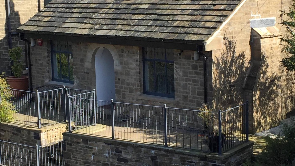 Holmfirth Cottage | Eastholme Cottage, Holmfirth. Short walk to village centre in lovely setting