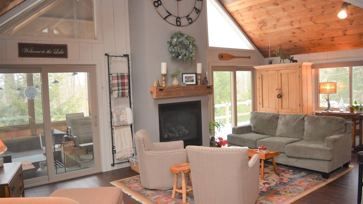Grantham House | Eastman Home Close to West Cove Beaches!