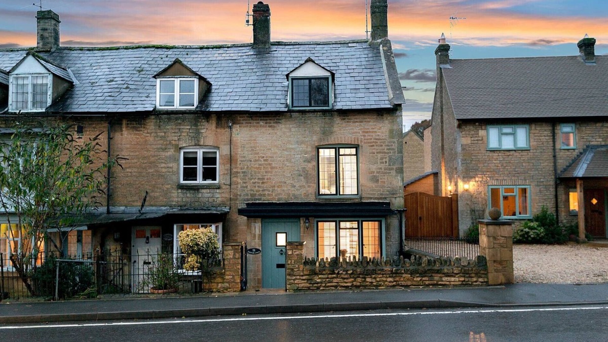 Moreton-in-Marsh House | EASTNOR, pet friendly, character holiday cottage in Moreton-In-Marsh