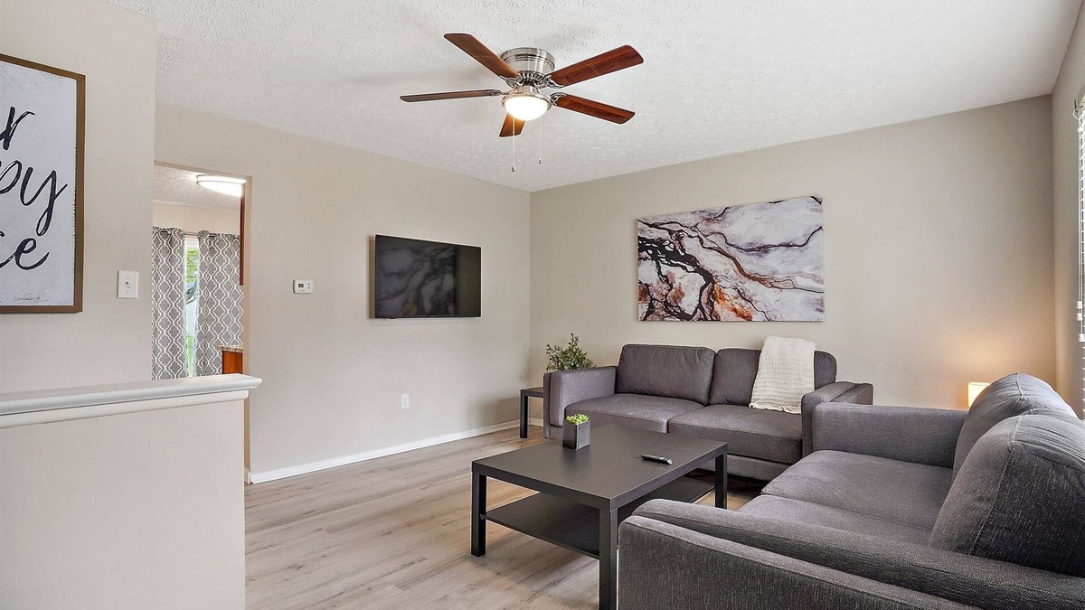 Gahanna House | EASTON TOWNE CENTER 4 bed, 2 full bath home w/ big yard