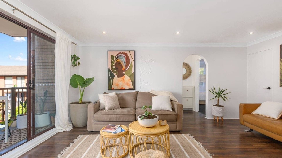 Wollongong CBD Apartment | Eastons Escape Light filled and Centrally Located