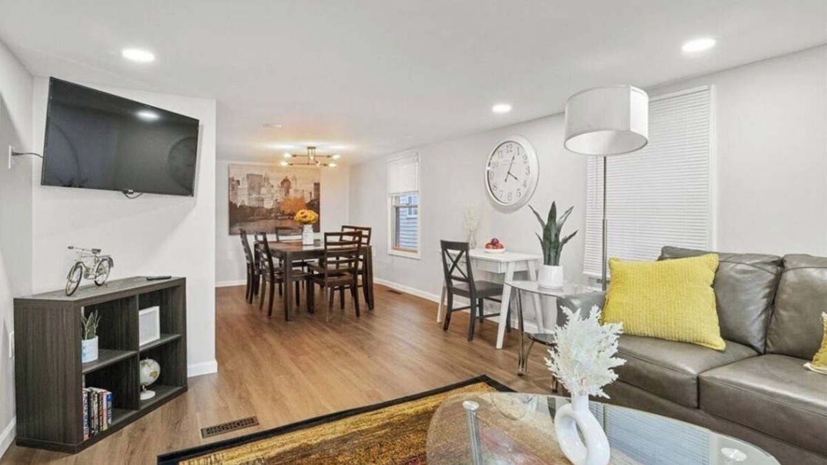 Ionia House | Eastside Cozy Getaway in East Rochester