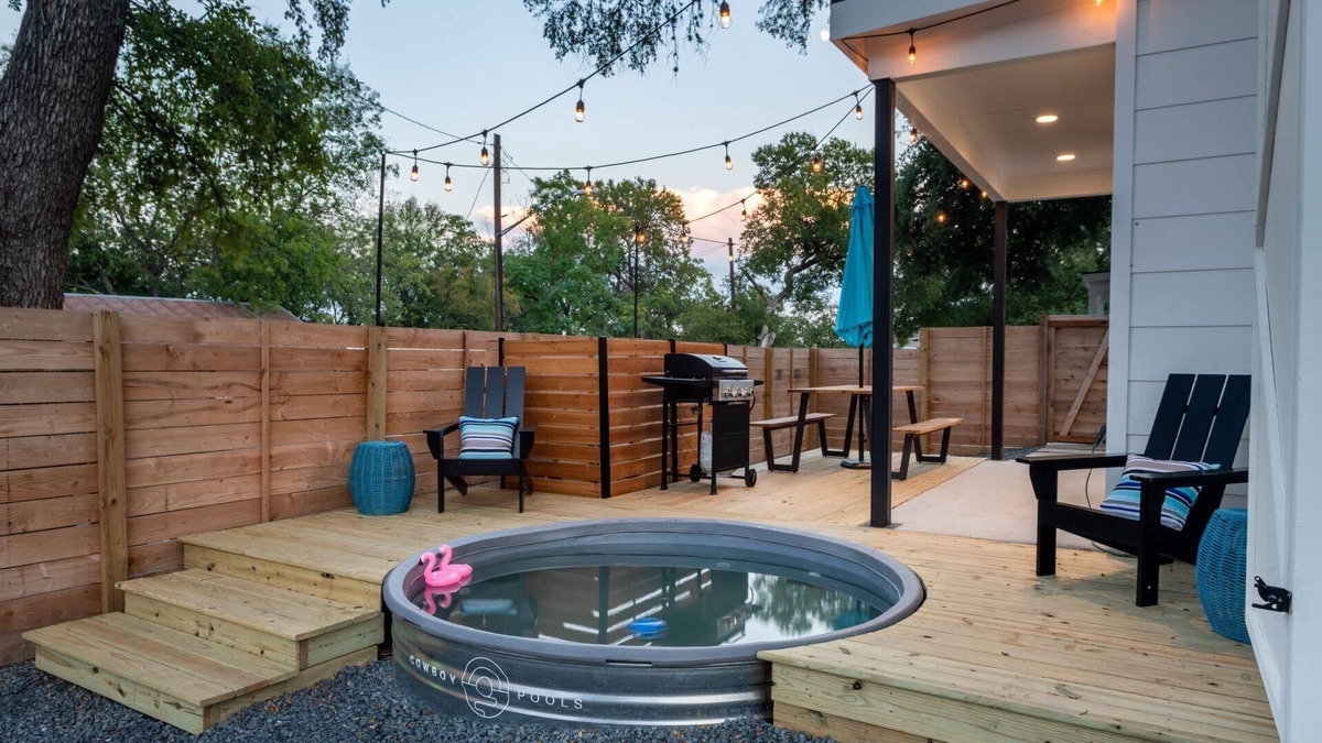 Rosewood House | Eastside Home w Awesome Yard—Golf, Pool, Firepit