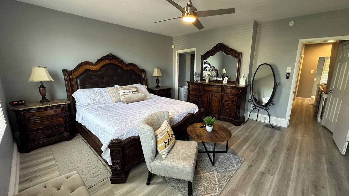 Lincoln-Lemington-Belmar House | Eastside vibes ~ Roomy. Peaceful. Charming. Free parking, 3 BR, 2 bath, Sleeps 6