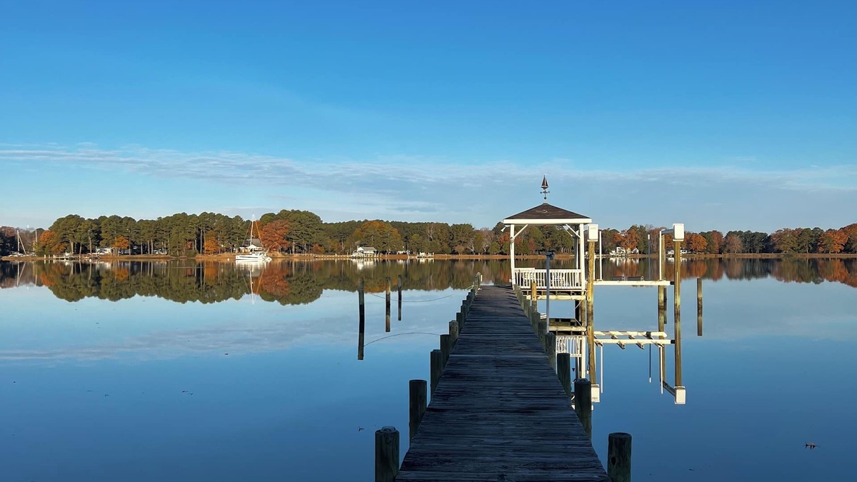 William's Wharf House | Eastwinds the "Holiday House" Spacious 5-bedroom house on the water in VA