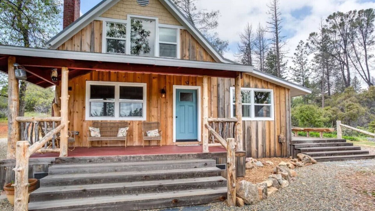 Mariposa Cabin | Eastwood Ravine Cabin w/Hot tub, pets on 40 acres!