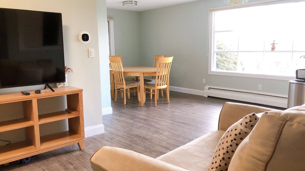 Readville House | Easy access! 1br, 5 min walk to T train, easy access to Highway