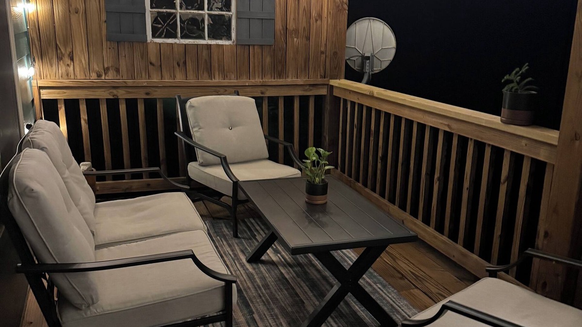 Cullowhee House | Easy access 3 bd 3 ba riverside retreat just 5 mins from WCU campus! Ping pong!