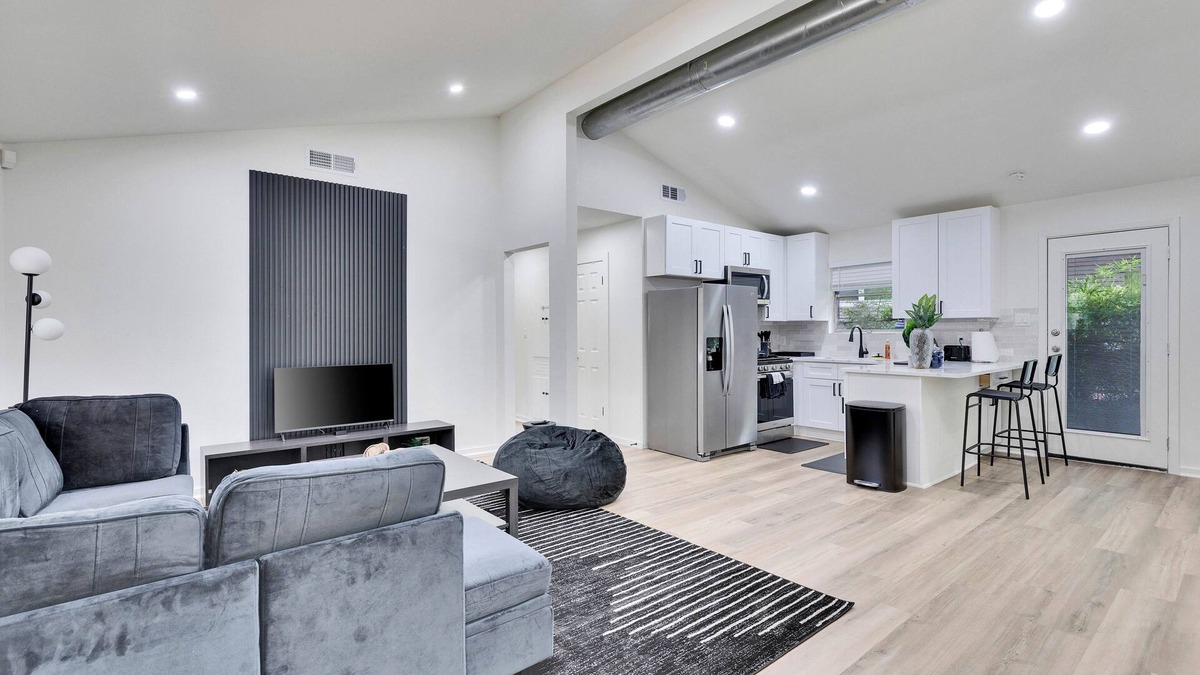 Old Enfield House | Easy access to everything from this centrally located Home in Austin!n