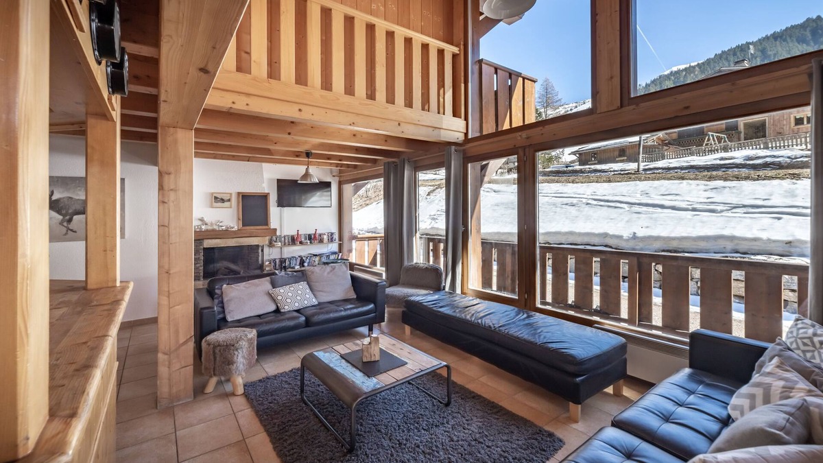 Les Prodains Ski Chalet | EASY ACCESS TO MOUNTAINS, ALL ENSUITE, STUNNING VIEWS, BRIGHT AND SPACIOUS
