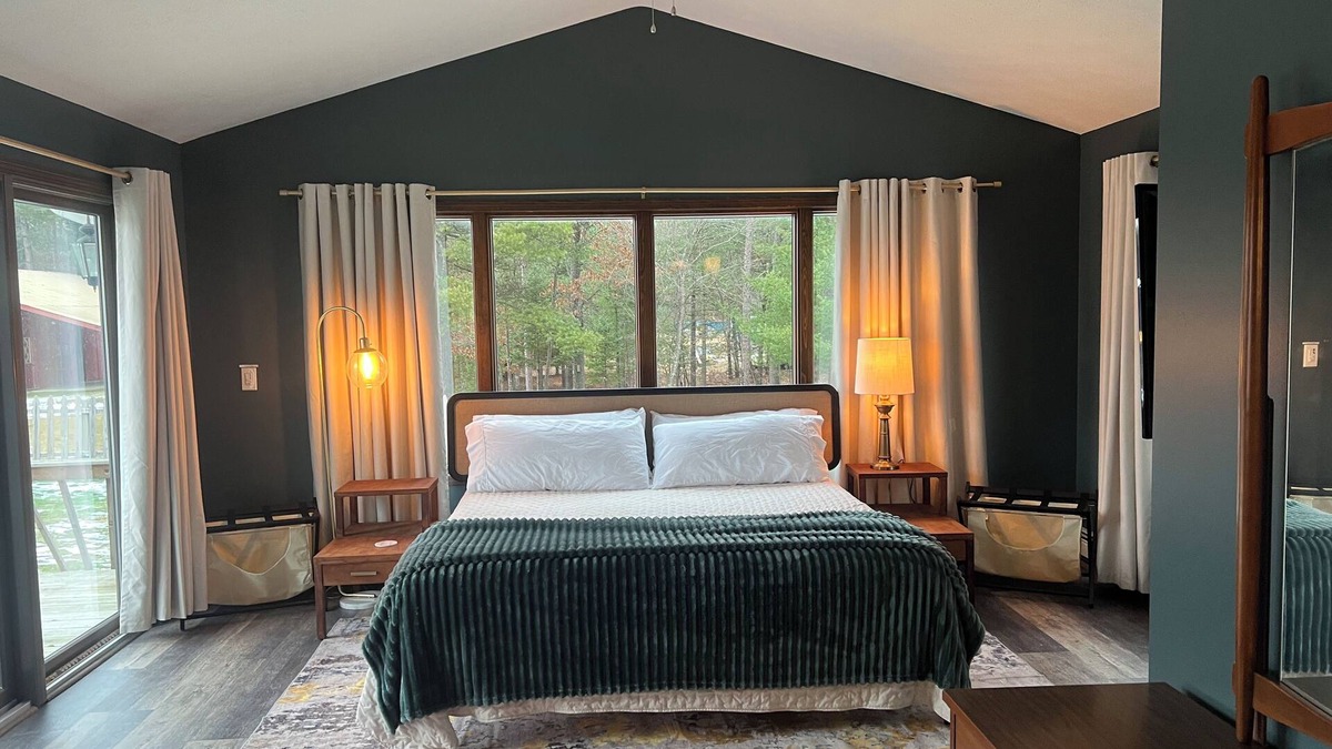 St. Helen House | Easy access to ORV trails, trailer parking, fenced-in yard for Fido!