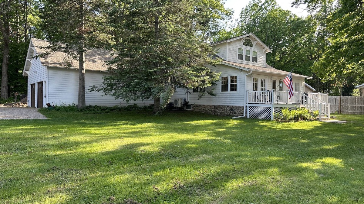 Hackensack House | Easy access to Paul Bunyan Trail! 127 lakes within 10 miles and ample parking!