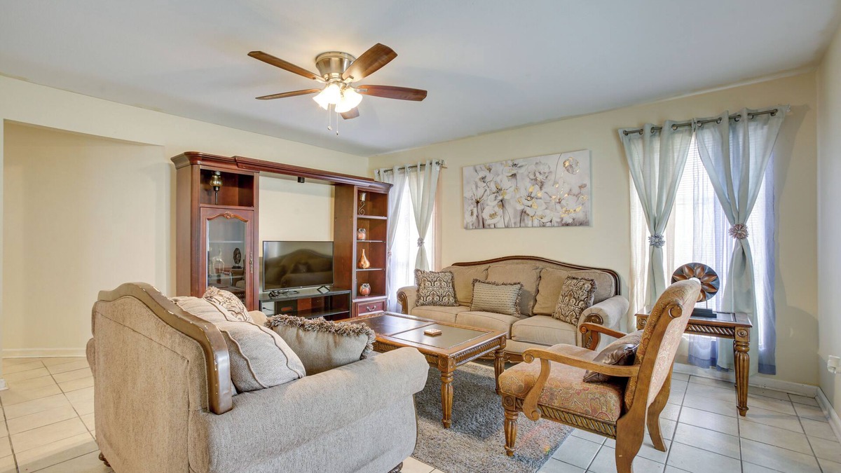 Read Boulevard West House | Easy Access to US-90 & Near Dtwn: New Orleans Home