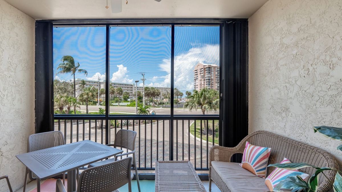South Island Condo | ☀️Easy Beach Access | Great Amenities | Santa Maria 104- The Sunnyside☀️