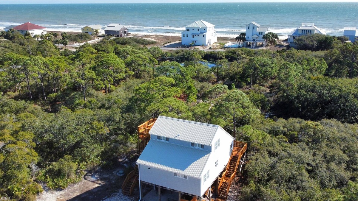 Plantation Cottage | Easy Beach Access - 2 FREE BIKE RENTALS INCLUDED WITH YOUR STAY! PET FRIENDLY