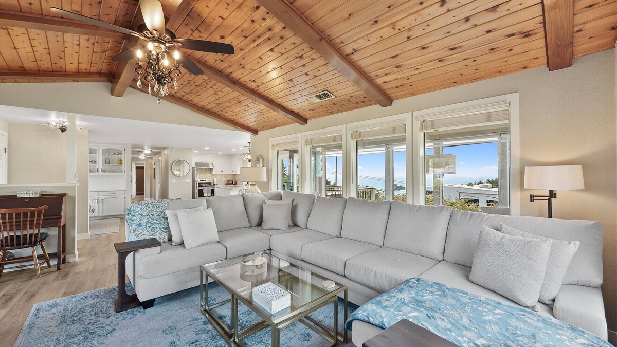 Brookings House | Easy Beach Access, Spacious Decks & Striking Ocean Views - Harris Beach Overlook