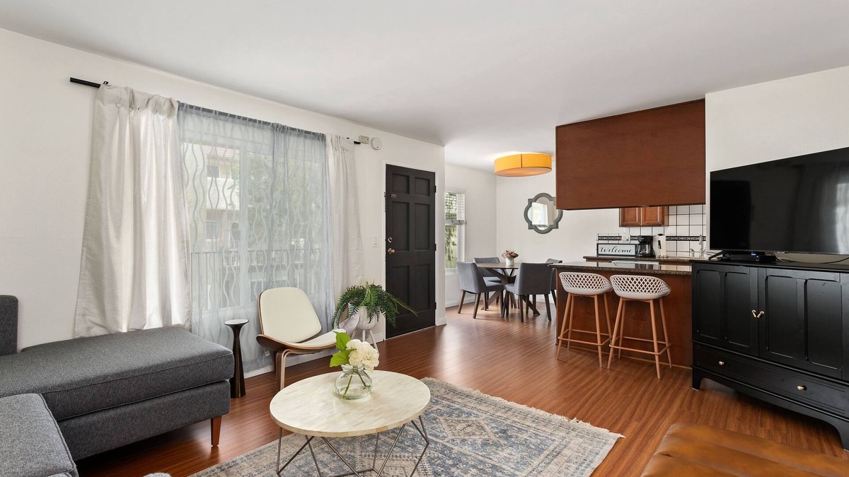 Del Mar Heights Condo | Easy Breezy - Affordable, Cute Condo in the Heart of Del Mar-Extended Getaway