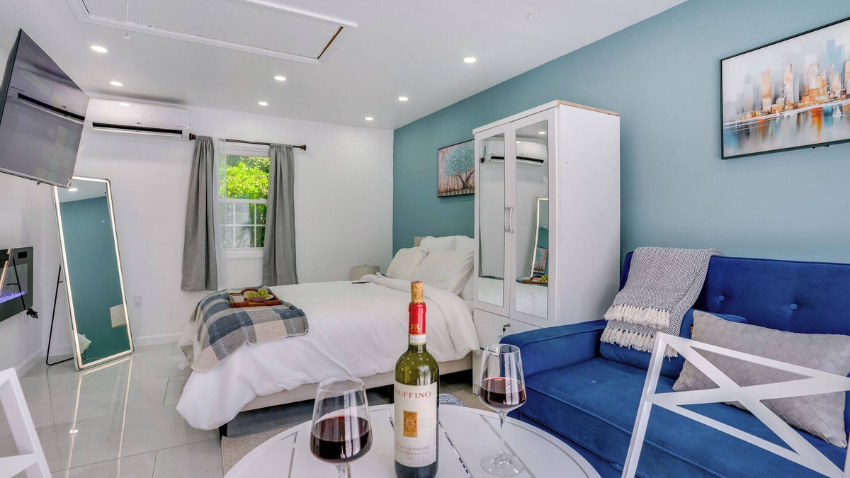 Hillside Apartment | Easy NYC Access: Sleek Hillside Guest House