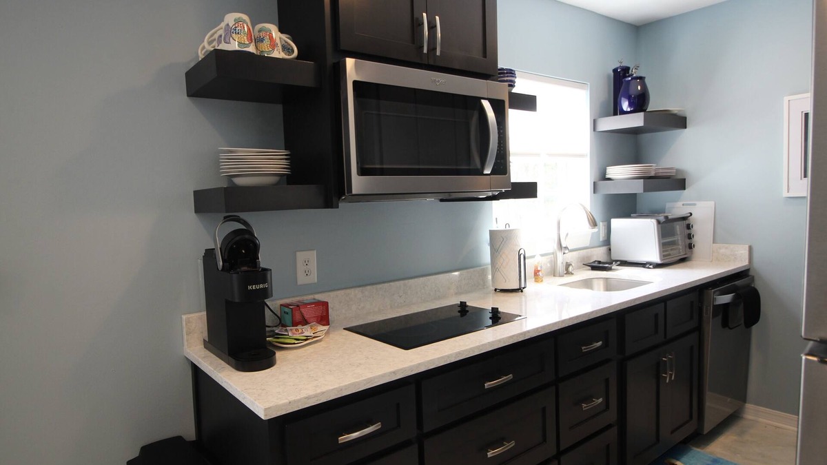 Biloxi Cottage | Easy walk to downtown restaurants and half a mile to the beach!