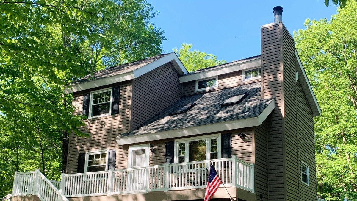 Lackawaxen House | Easy walk to the ski slopes and the shop.