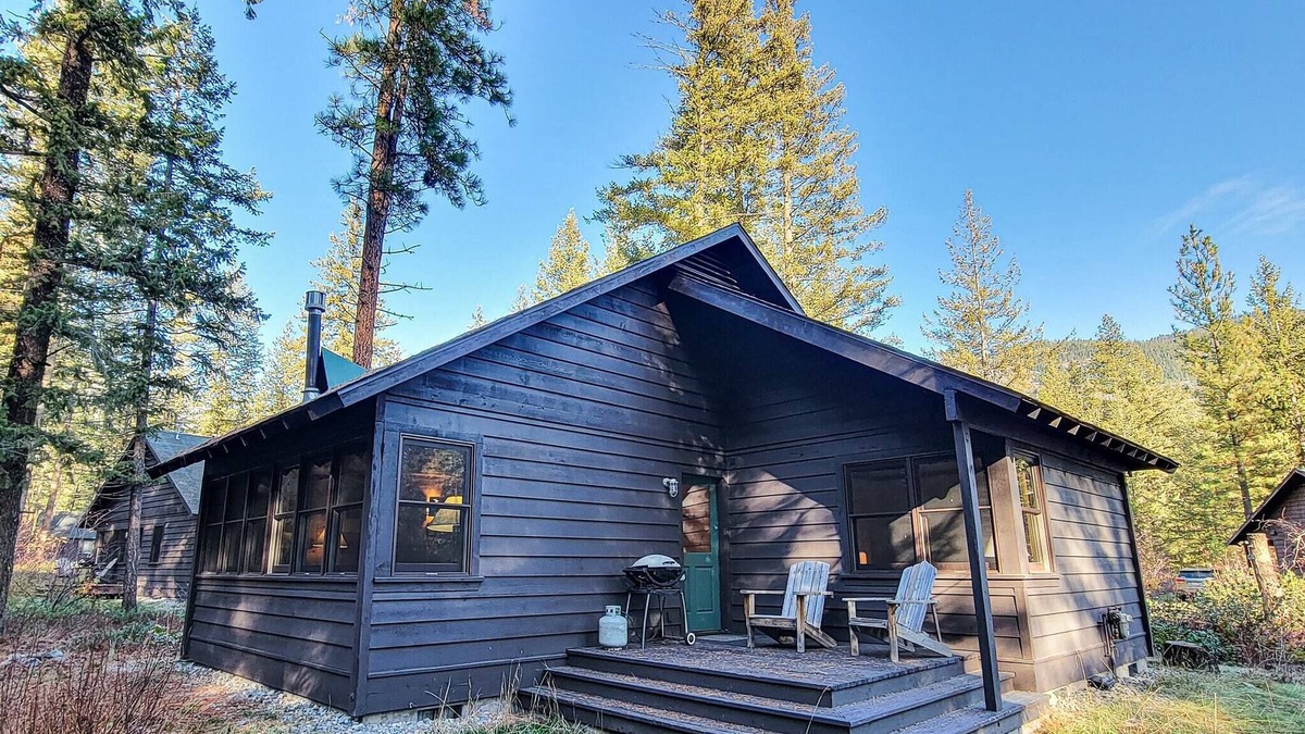 Mazama Cabin | Easy Winters - one bedroom cabin at Wilson Ranch