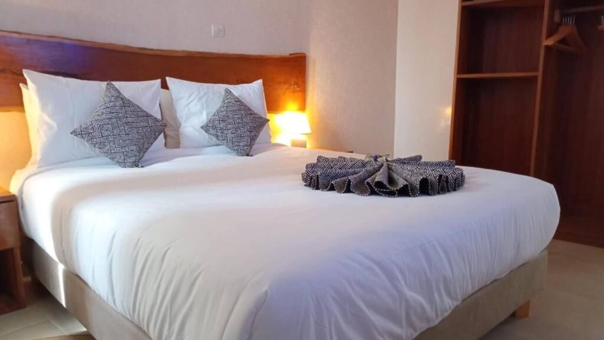 La Somone Hotel | Eat Work and Sleep